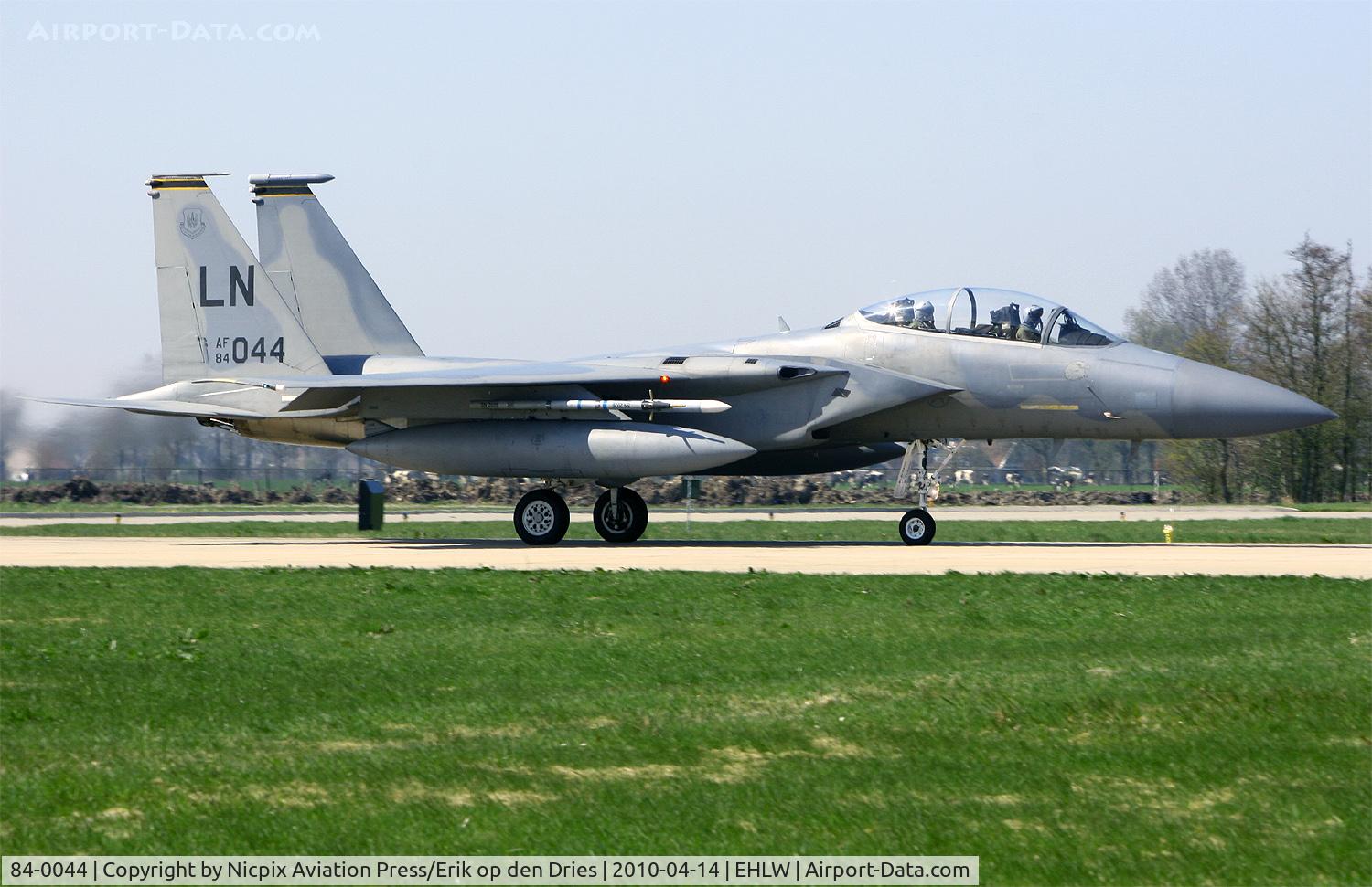 84-0044, 1984 McDonnell Douglas F-15D Eagle C/N 0924/D052, USAFE participated also in Frisian Flag 2010; here is F-15D 84-0044 of RAF Lakenheaths'  48 FW to be seen on the runway of Leeuwarden AB, The Netherlands