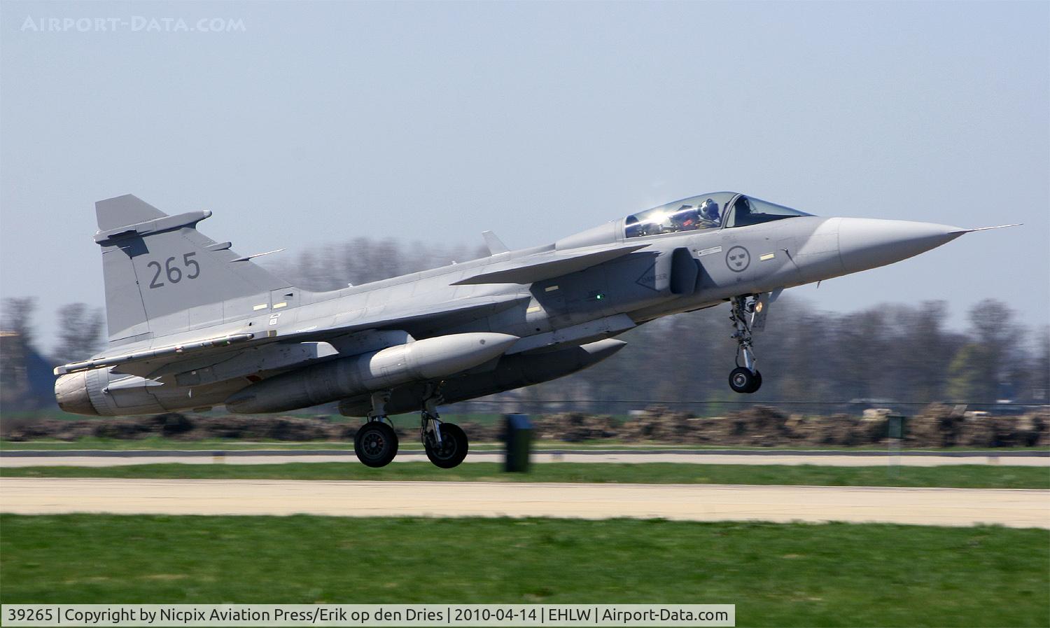 39265, Saab JAS 39C Gripen C/N 39265, Sweden AF JAS-39C Gripen shortly before touchdown at Leeuwarden AB, The Netherlands, during Frisian Flag 2010