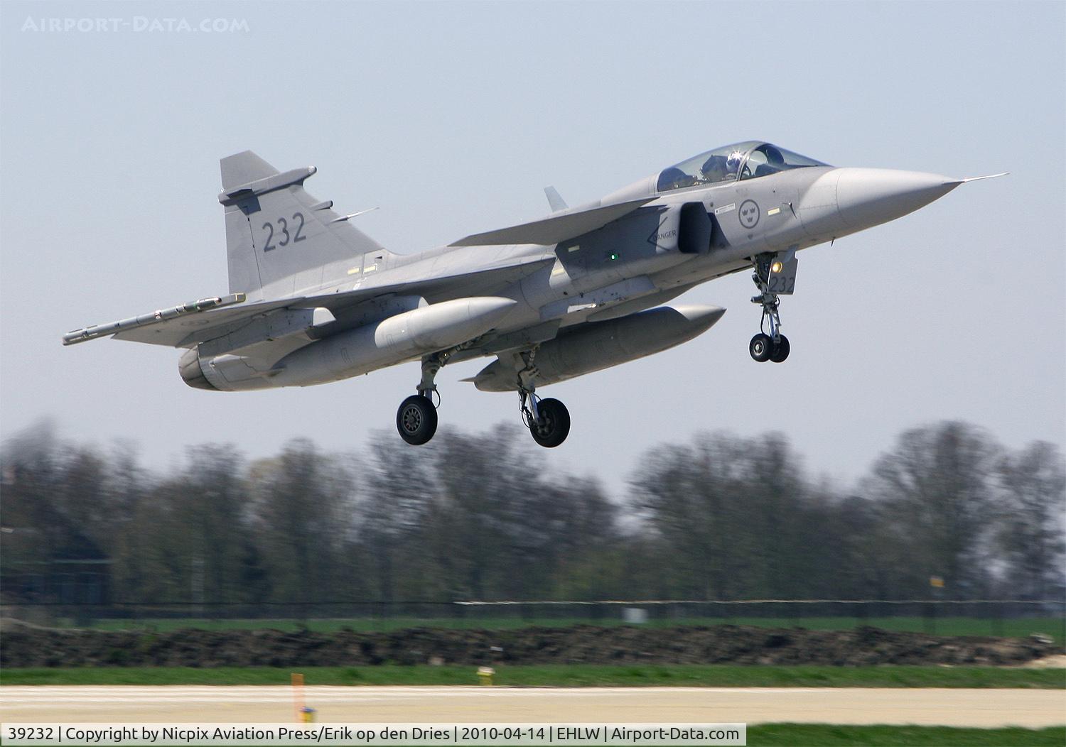 39232, Saab JAS-39C Gripen C/N 39232, Sweden AF JAS-39C 39232 recovering into Leeuwarden AB, The Netherlands, after another Frisian Flag mission.