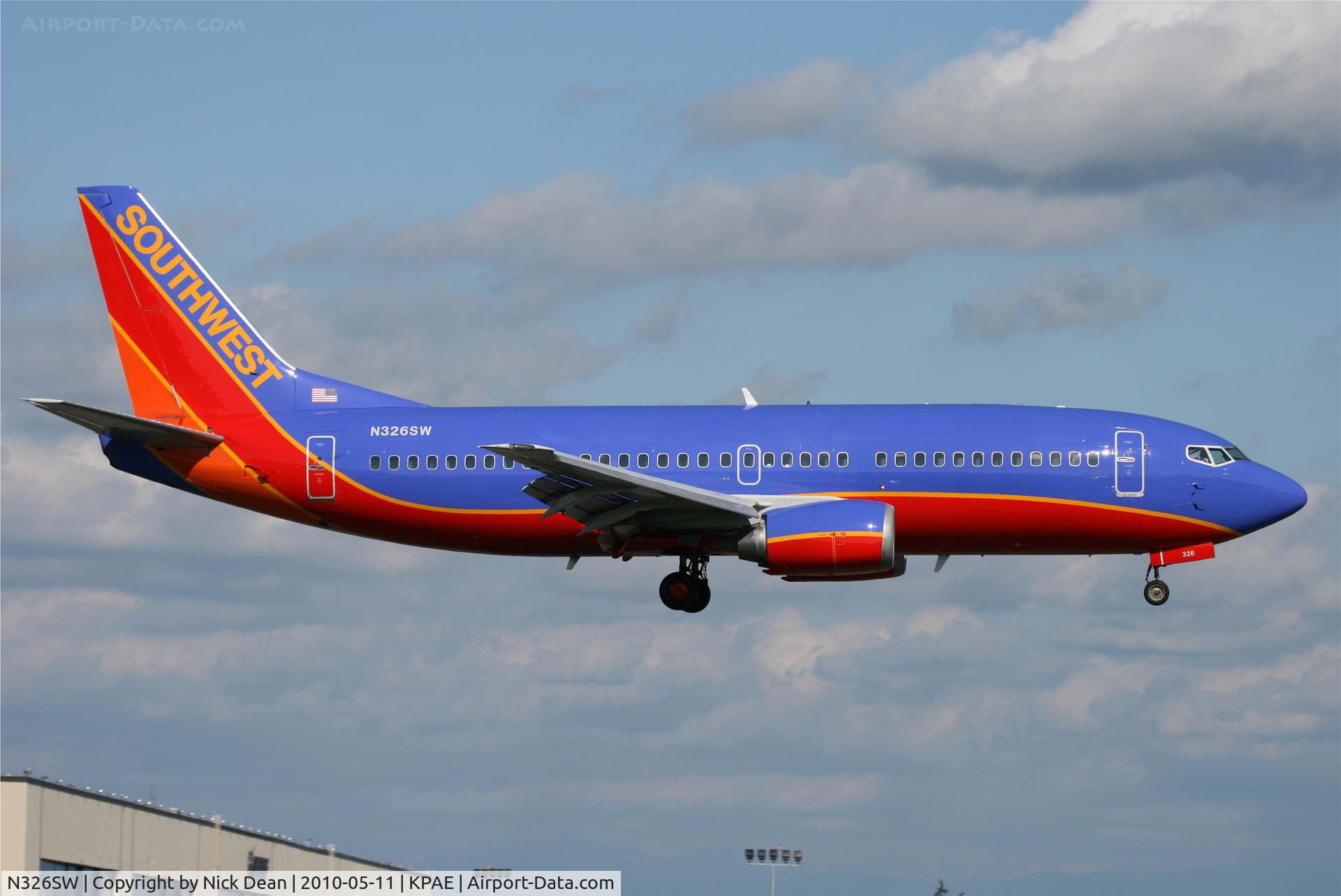 N326SW, 1987 Boeing 737-3H4 C/N 23690, KPAE