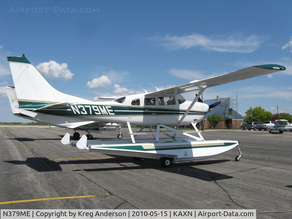 N379ME, 2000 Cessna T206H Turbo Stationair C/N T20608229, Cessna T206H equipped with floats on the line.