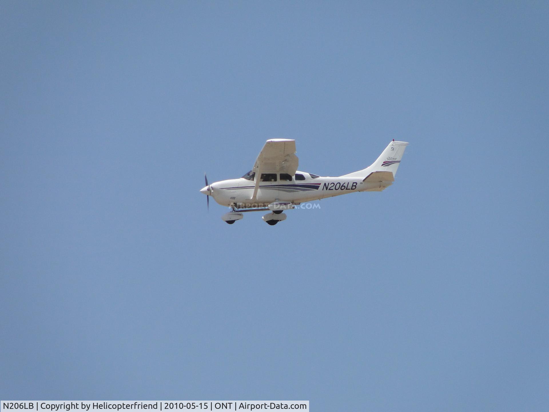 N206LB, 1999 Cessna 206H Stationair C/N 20608055, On final to runway 26R
