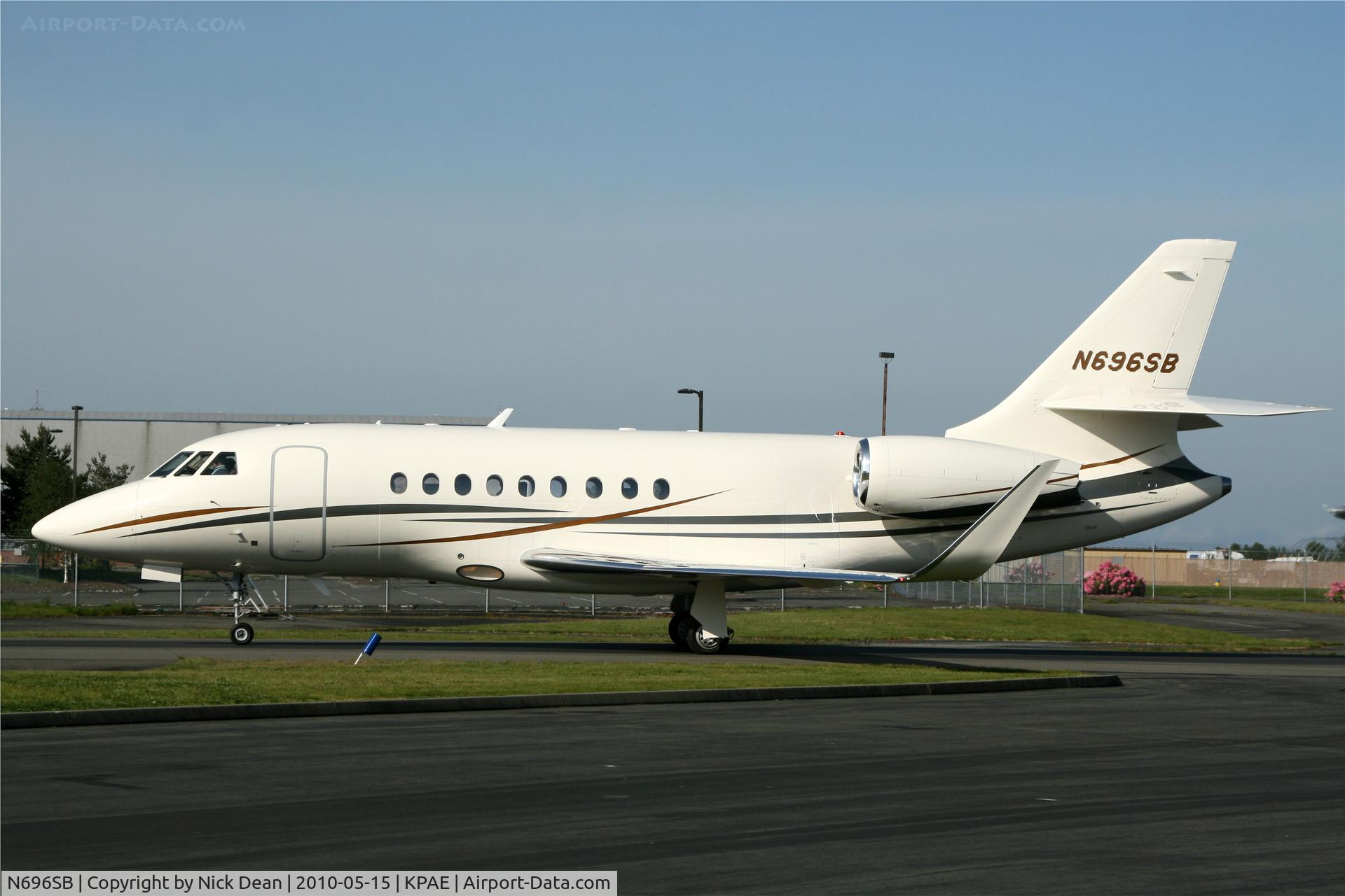 N696SB, Dassault Falcon 2000EX C/N 206, KPAE This beauty is our latest biz resident seen here coming down the north corporate taxiway after a flight home from KADS Ranger Corp began with a PCXII upgraded to a C550 then a 560XL next N296SB BD100 and now this DA2000EX