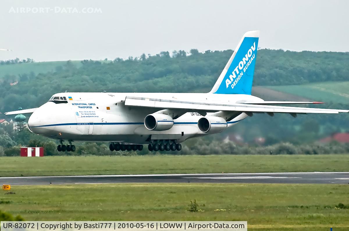 UR-82072, 1993 Antonov An-124-100 Ruslan C/N 9773053359136, An-124 in Vienna