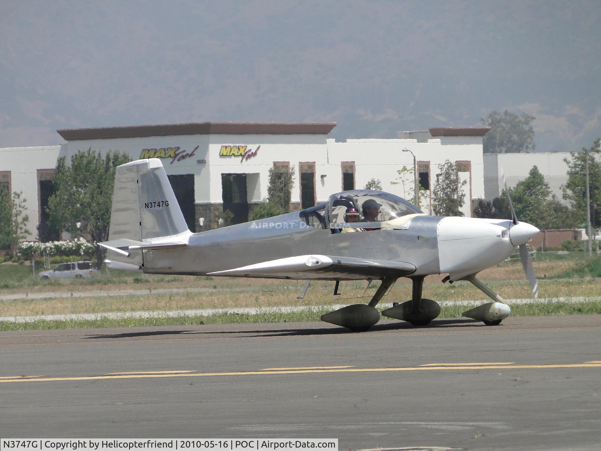 N3747G, Vans RV-7A C/N 72036, Taxiing to runway 26L for take off