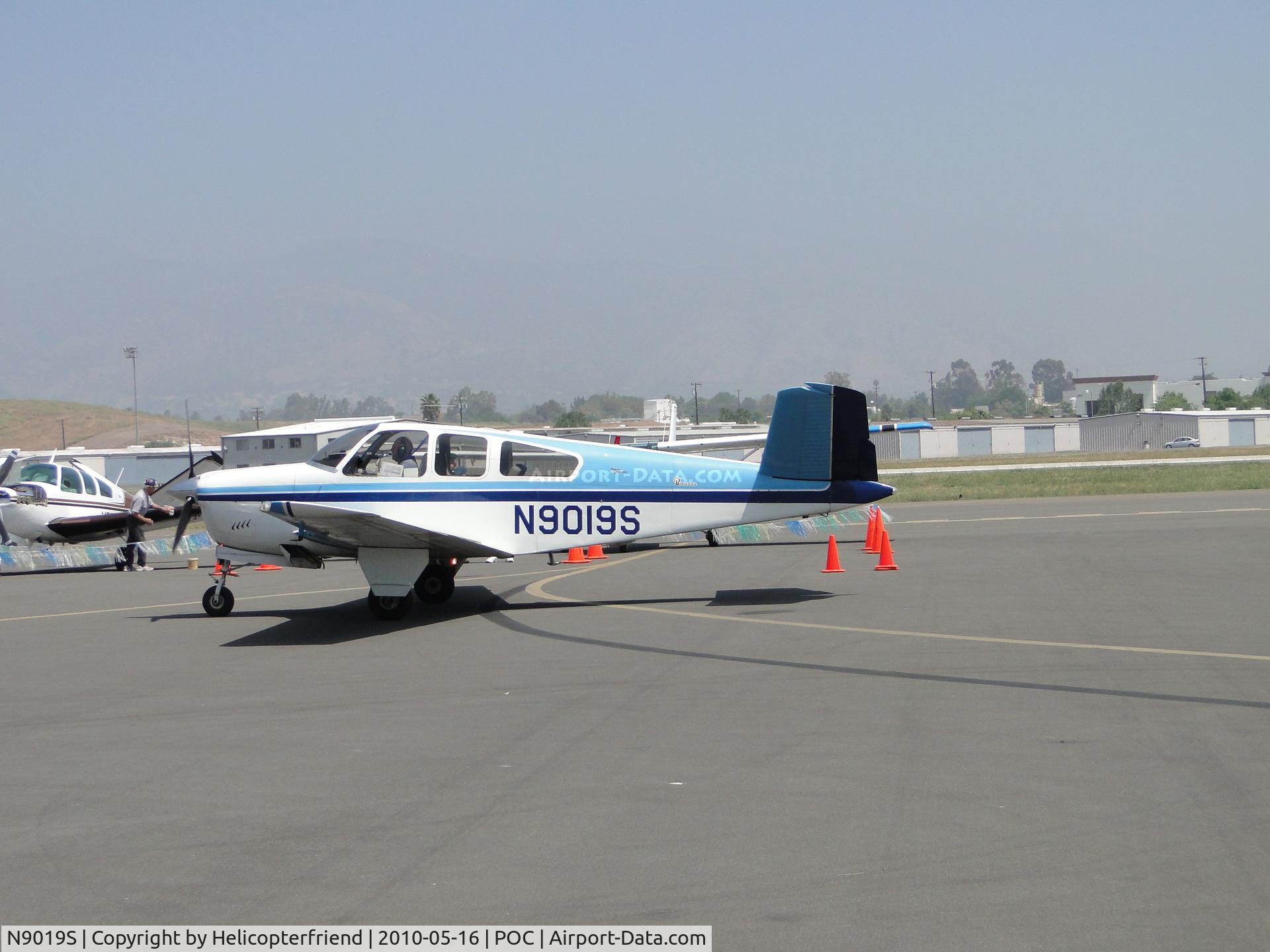N9019S, 1965 Beech S35 Bonanza C/N D-7949, Taxiing into display area