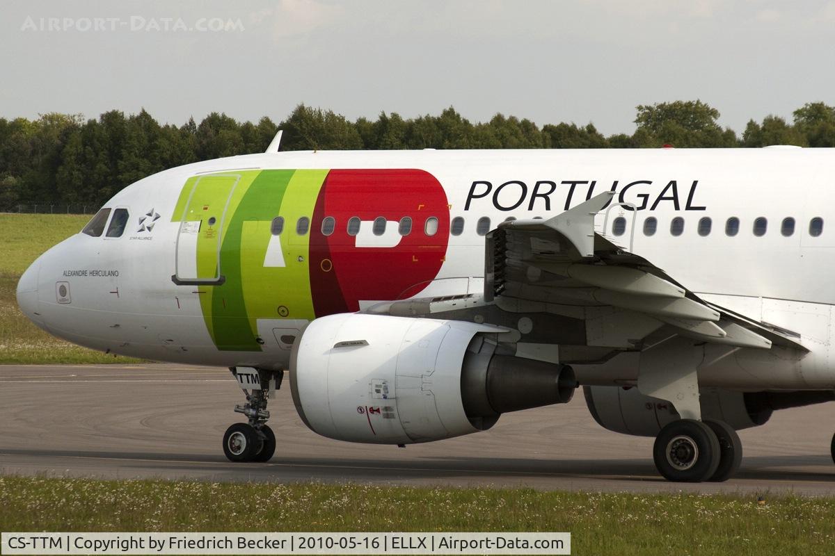 CS-TTM, 1999 Airbus A319-111 C/N 1106, taxying to the active