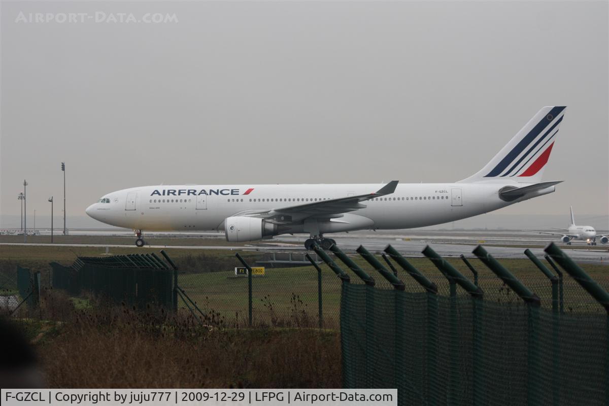 F-GZCL, 2003 Airbus A330-203 C/N 519, on transit at CDG whis new peint