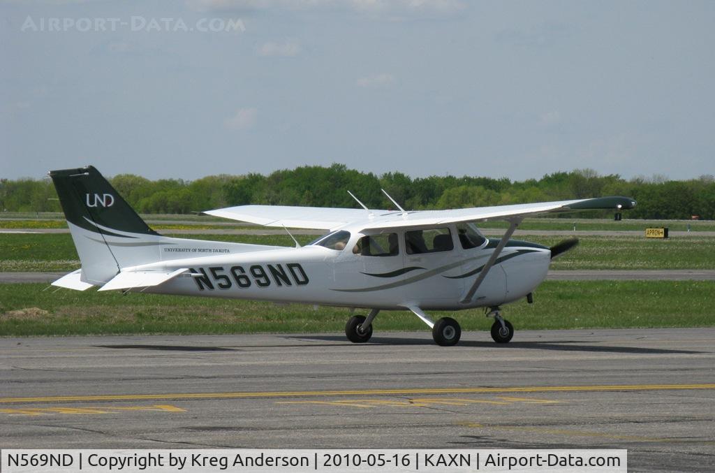 N569ND, Cessna 172S C/N 172S11004, Cessna 172S Skyhawk from the University of North Dakota.