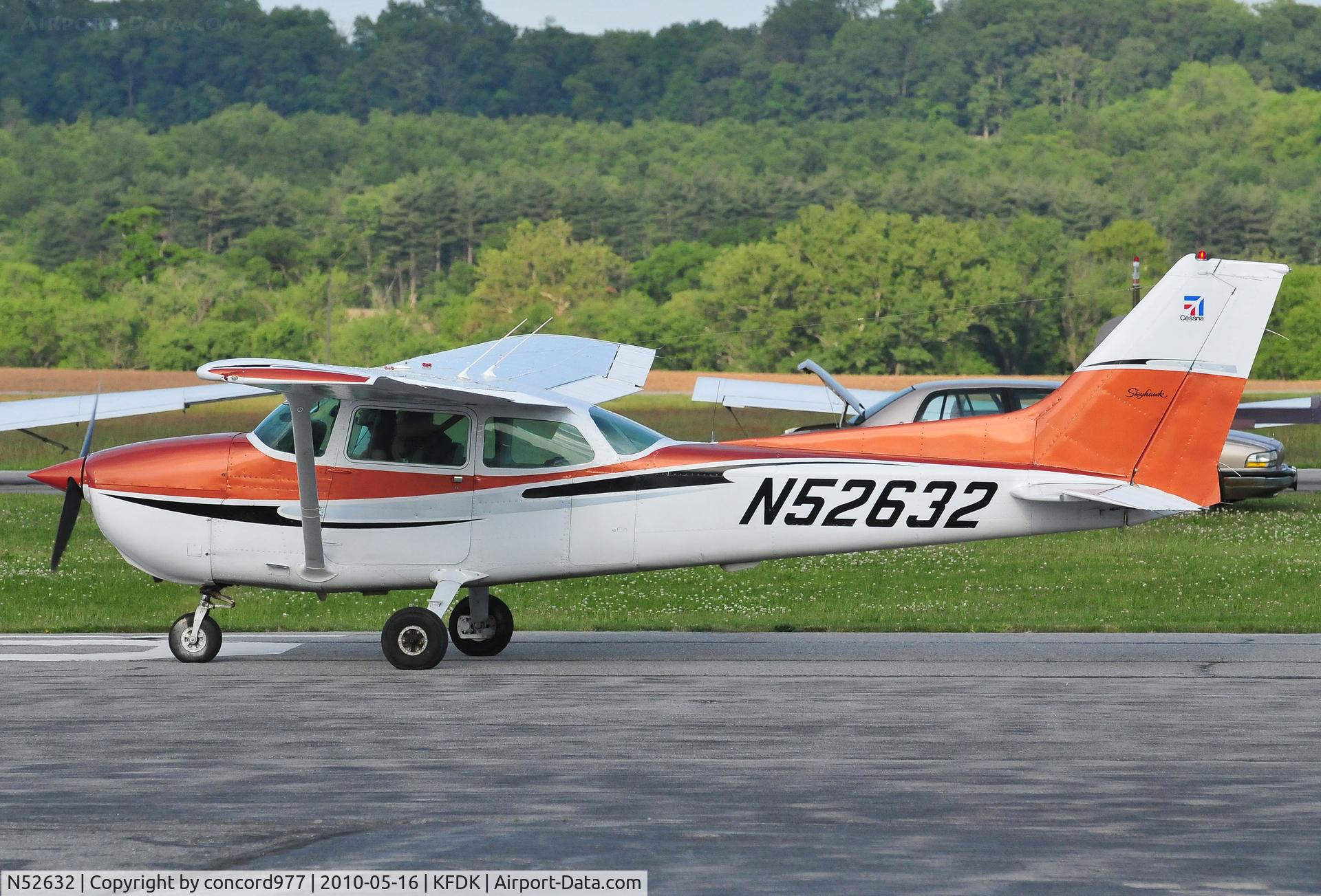 N52632, 1981 Cessna 172P C/N 17274571, Seen at KFDK on 5/16/2010.