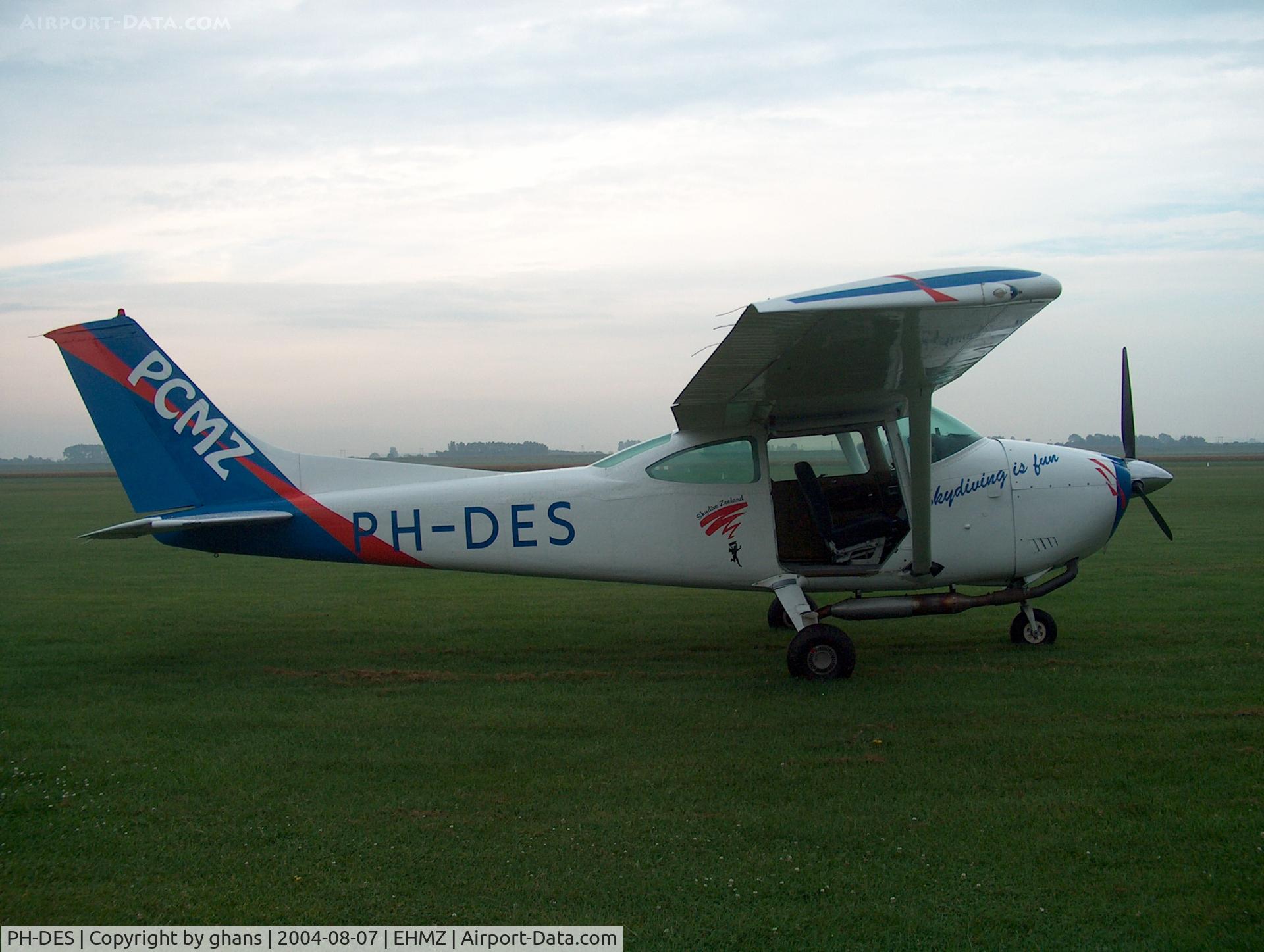 PH-DES, 1975 Reims F182P II Skylane C/N F18263920/0016, Used for parajumping