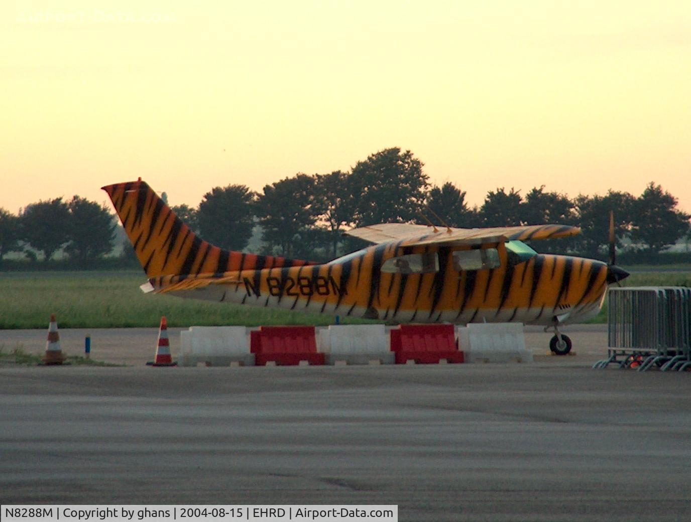 N8288M, 1970 Cessna 210K Centurion C/N 21059288, Nice tigeroutfit