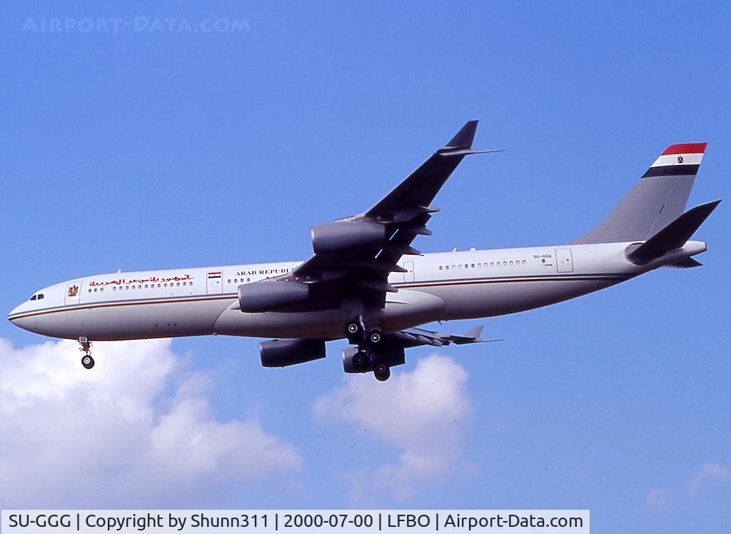 SU-GGG, 1995 Airbus A340-212 C/N 061, Landing rwy 32L in old c/s