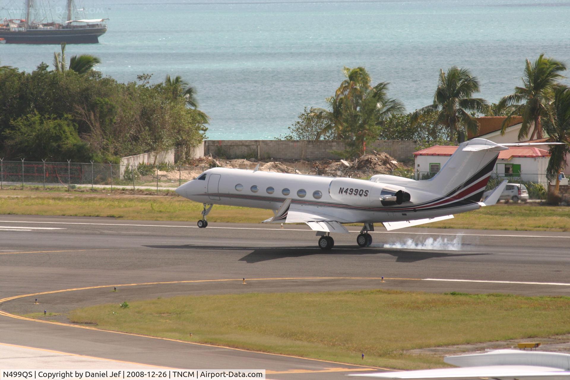 N499QS, 1996 Gulfstream Aerospace G-IV C/N 1299, N499QS Landing at TNCM runway 10
