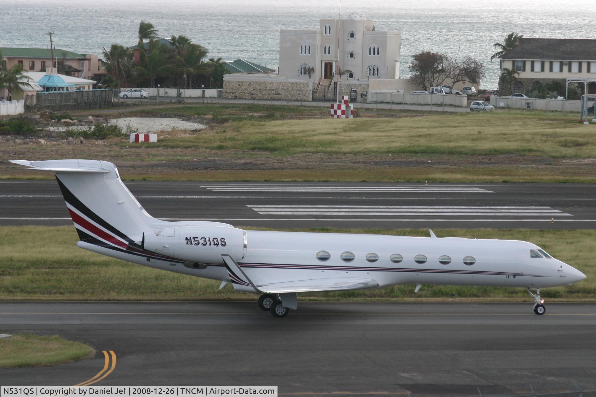 N531QS, 2006 Gulfstream Aerospace GV-SP (G550) C/N 5133, N531QS holding at Alpha for take off