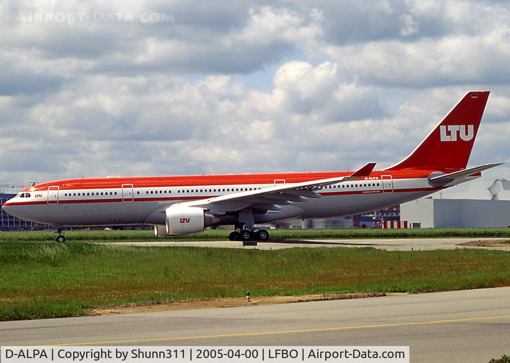 D-ALPA, 2001 Airbus A330-223 C/N 403, Taxiing holding point rwy 32L for departure...