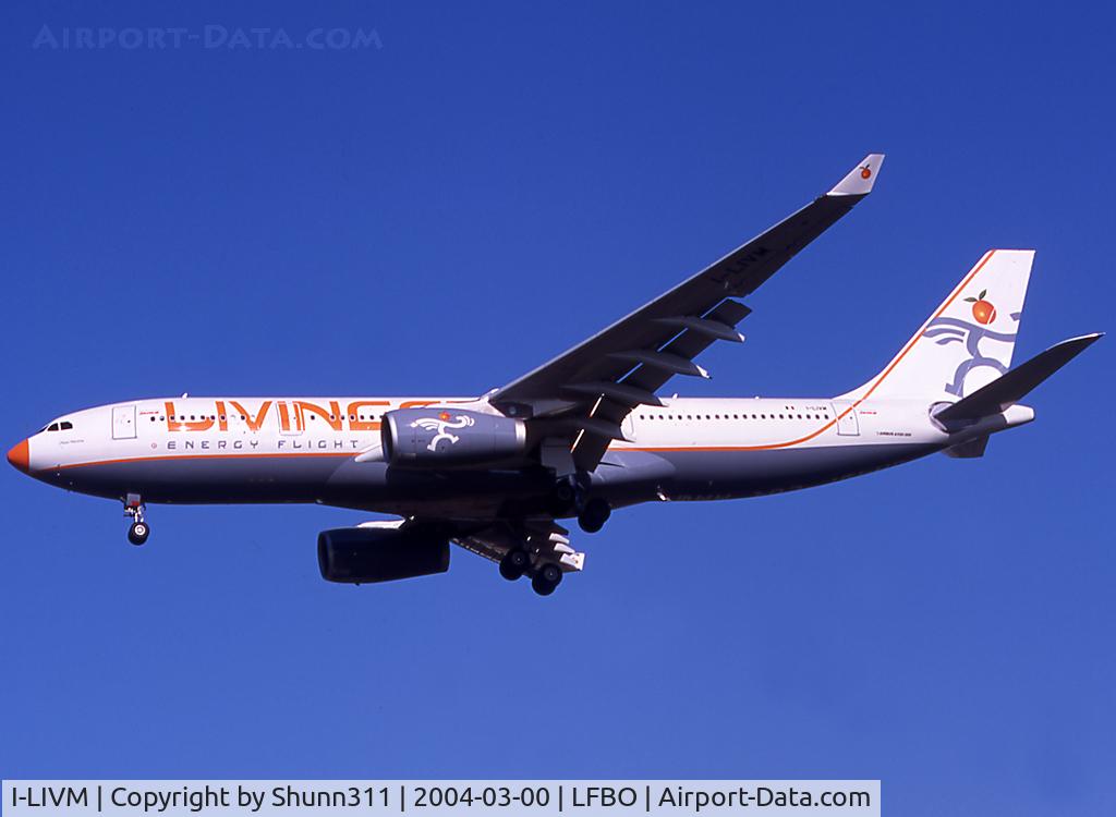 I-LIVM, 2003 Airbus A330-243 C/N 551, Landing rwy 32L