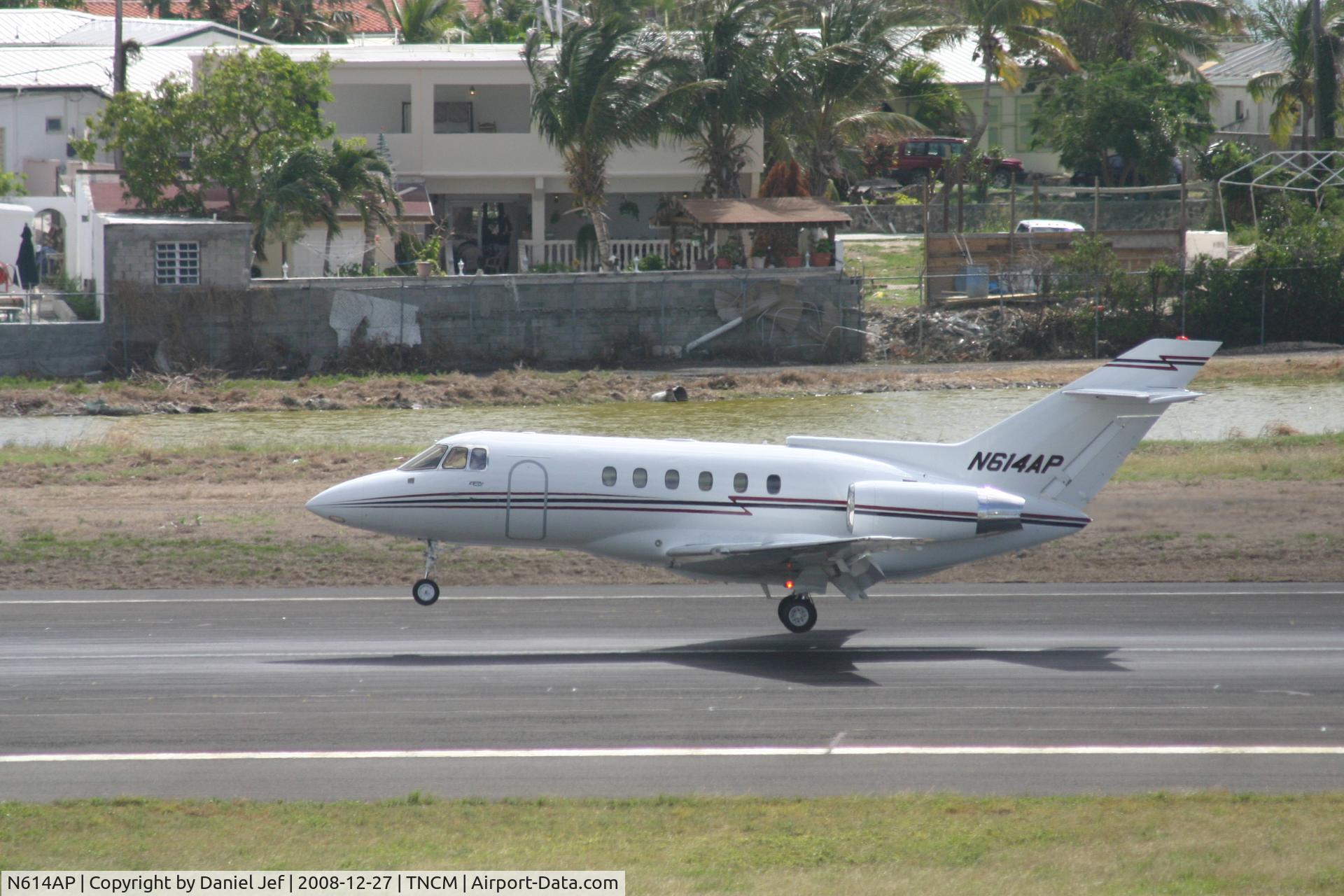 N614AP, British Aerospace BAe.125 Series 800A C/N 258057, N614AP landing at TNCM