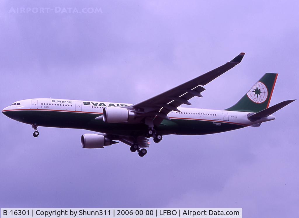 B-16301, 2003 Airbus A330-203 C/N 530, Landing rwy 32L