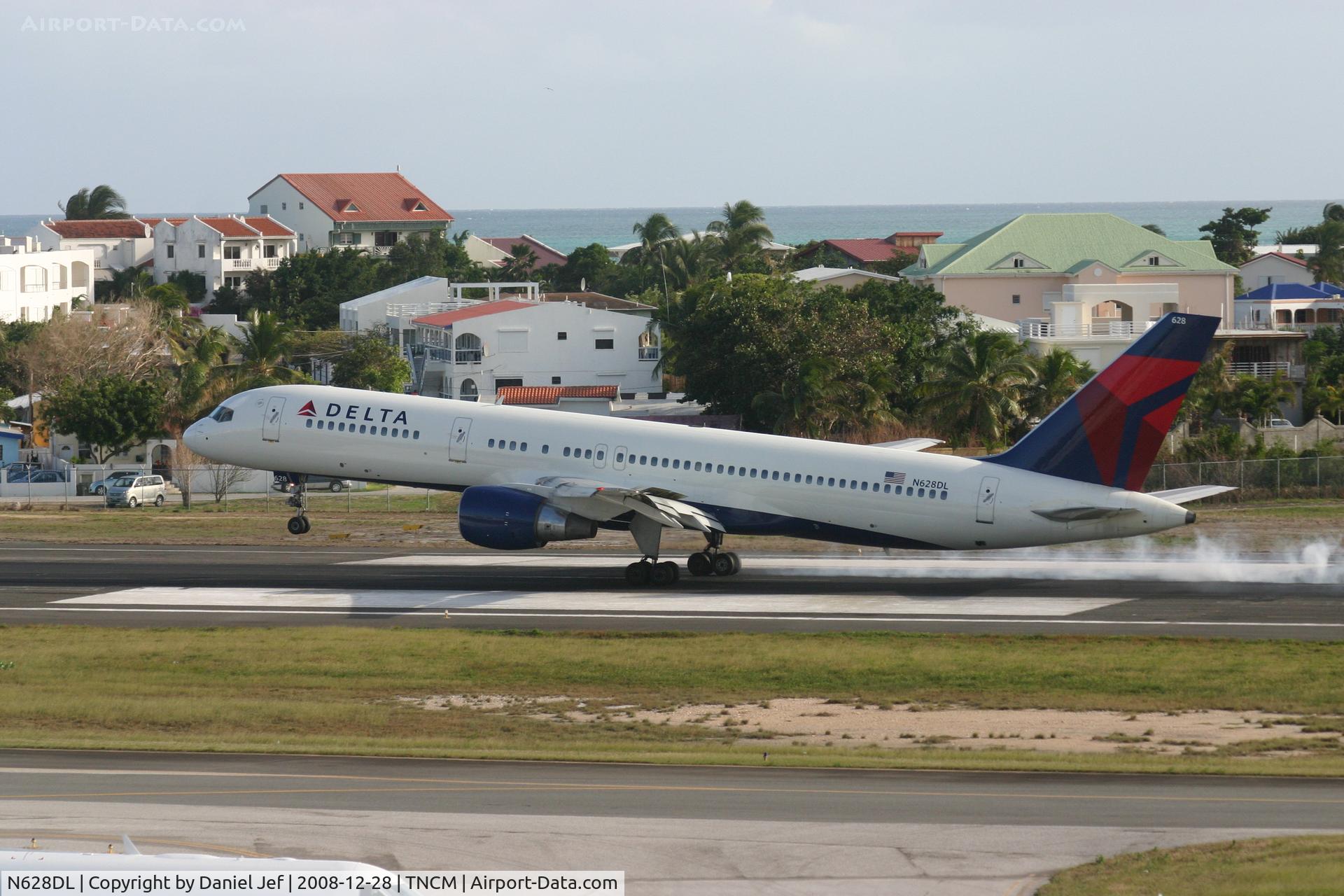 N628DL, 1987 Boeing 757-232 C/N 22918, Delta N628DL landing at TNCM