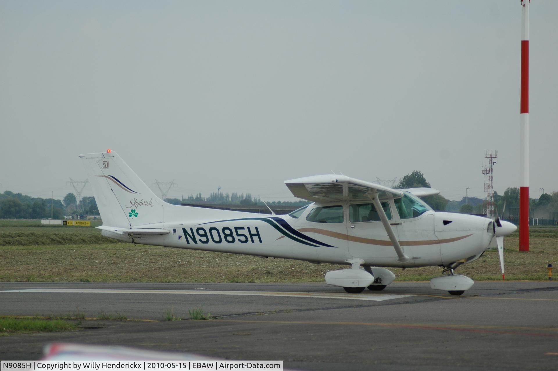 N9085H, 1975 Cessna 172M C/N 17265932, Seen at Antwerp during Stampe Fly-in