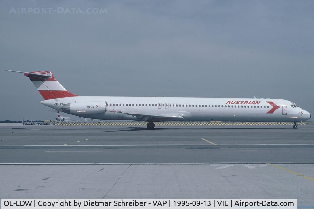 OE-LDW, 1981 McDonnell Douglas MD-82 (DC-9-82) C/N 48059, Austrian Airlines MD80