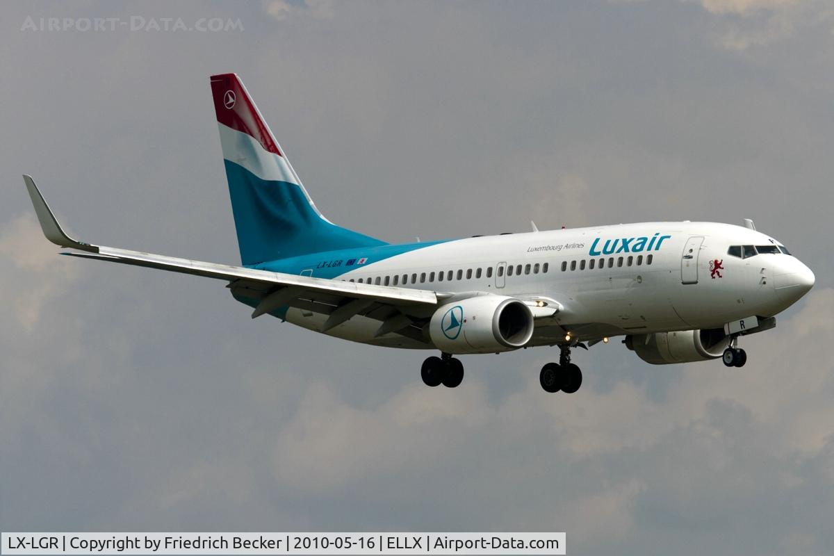 LX-LGR, 2004 Boeing 737-7C9 C/N 33803, short final RW24