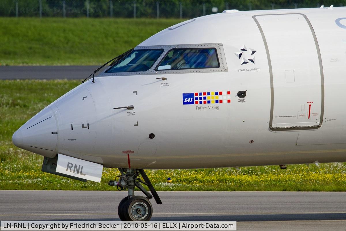 LN-RNL, 2010 Bombardier CRJ-900LR (CL-600-2D24) C/N 15250, SAS CRJ-900 taxying to the active
