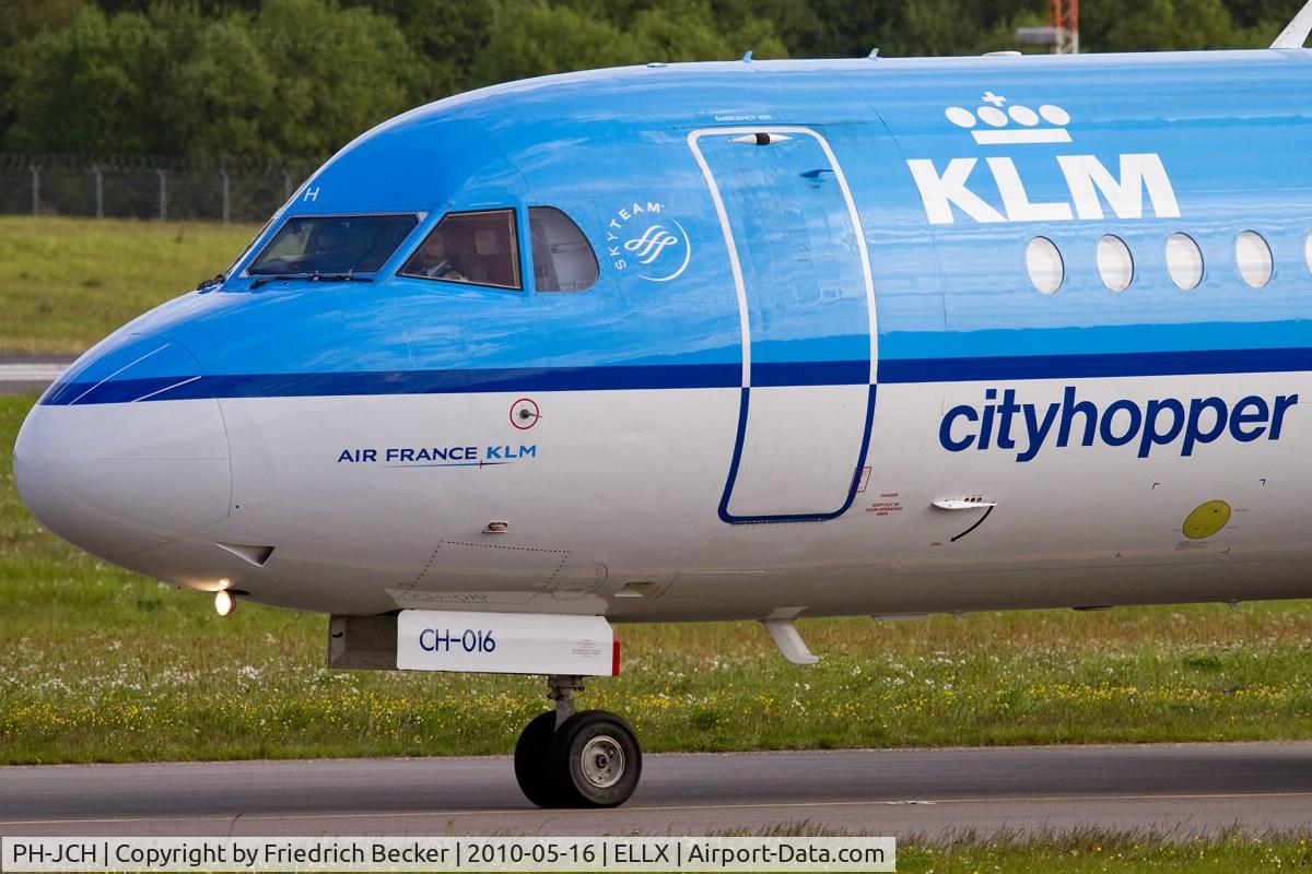 PH-JCH, 1994 Fokker 70 (F-28-0070) C/N 11528, taxying to the active