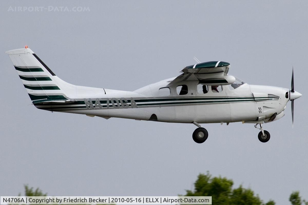 N4706A, Cessna P210N Pressurised Centurion C/N P21000817, short final RW24