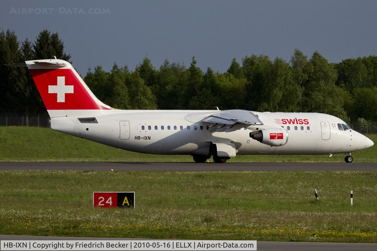 HB-IXN, 1996 British Aerospace Avro 146-RJ100 C/N E3286, departing via RW24