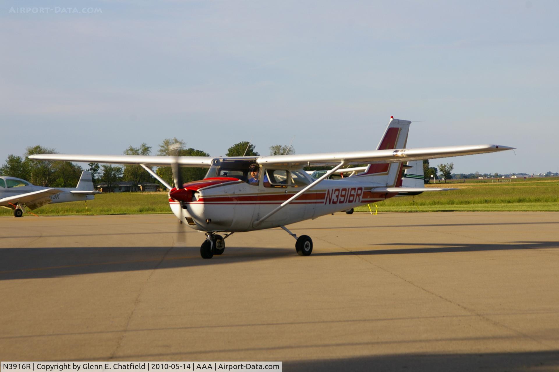 N3916R, 1966 Cessna 172H C/N 17255416, Taxing in to the hangar