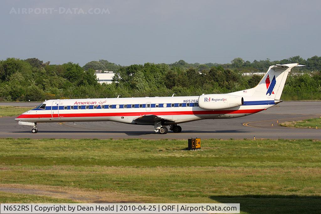 N652RS, 2001 Embraer ERJ-145LR (EMB-145LR) C/N 145432, American Eagle N652RS taxiing to RWY 23 for departure.
