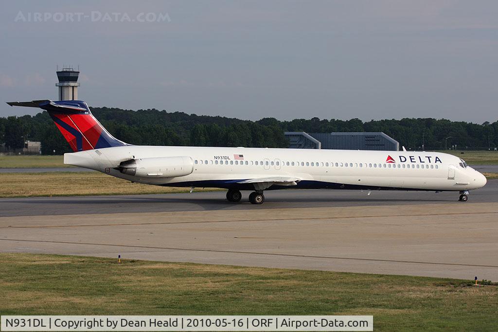 N931DL, 1988 McDonnell Douglas MD-88 C/N 49718, Delta Air Lines N931DL (FLT DAL1238) taxiing to the gate after arrival from Hartsfield-Jackson Atlanta Int'l (KATL).