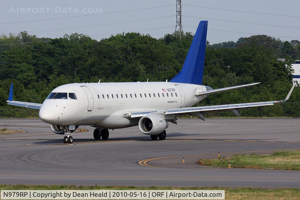 N979RP, 2005 Embraer 170SE (ERJ-170-100SE) C/N 17000088, United Express (Shuttle America) N979RP exiting RWY 5 at taxiway E after arrival from Chicago O'Hare Int'l (KORD). I guess putting airline titles and logos on this aircraft isn't in the budget.