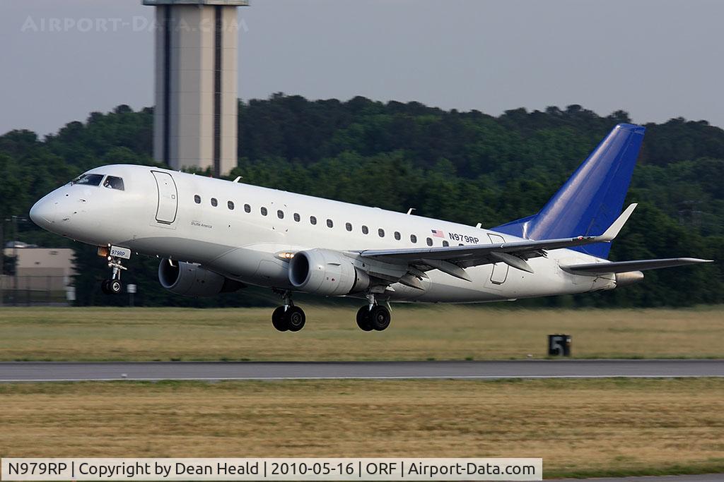 N979RP, 2005 Embraer 170SE (ERJ-170-100SE) C/N 17000088, United Express (Shuttle America) N979RP departing RWY 5 enroute to Chicago O'Hare Int'l (KORD) as Flight TCF7727.