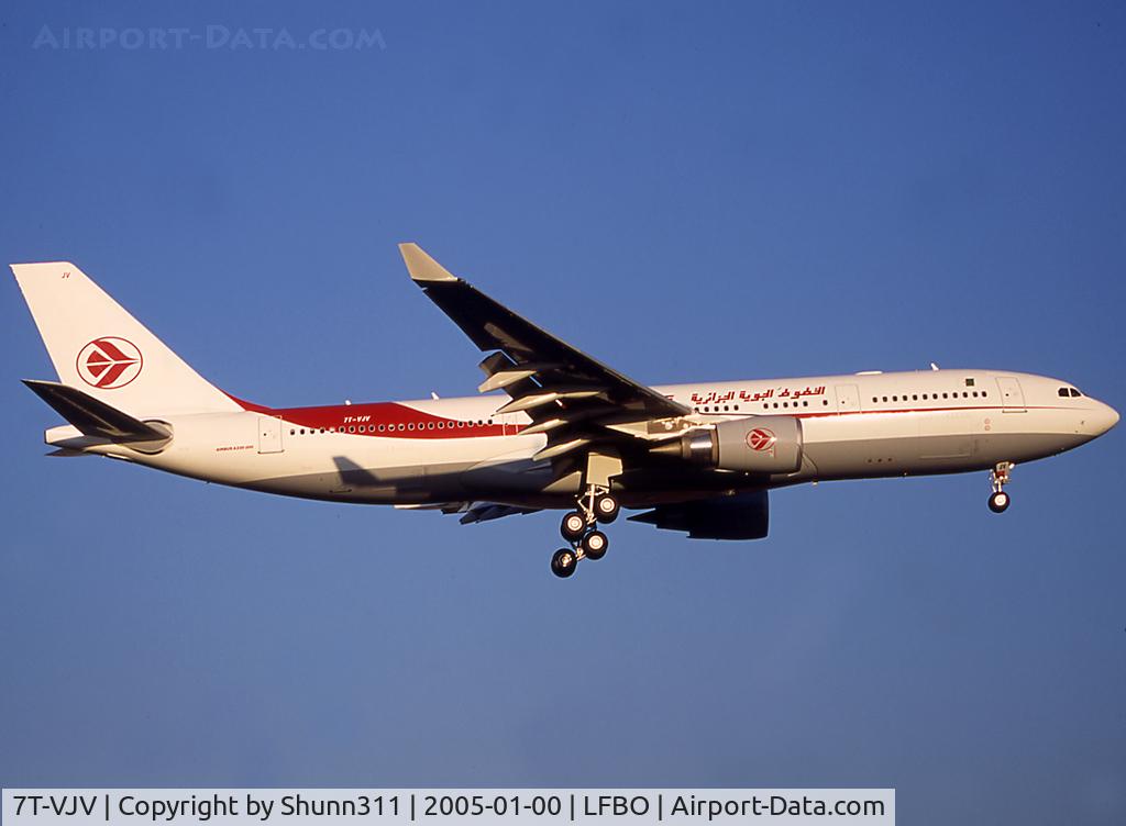 7T-VJV, 2004 Airbus A330-202 C/N 644, Come back from photo flight test with Airbus...