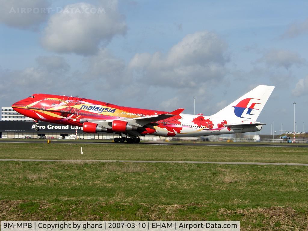 9M-MPB, 1993 Boeing 747-4H6 C/N 25699/965, Take-off rw24