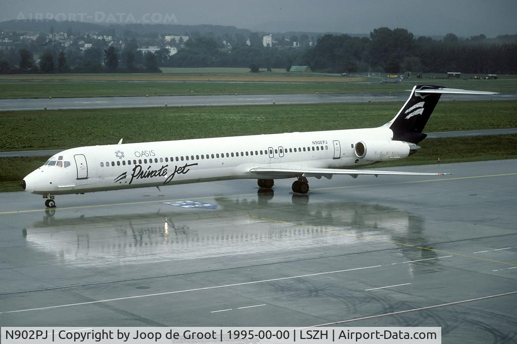 N902PJ, 1987 McDonnell Douglas MD-83 (DC-9-83) C/N 49401, rain is not always bad for taking pictures.