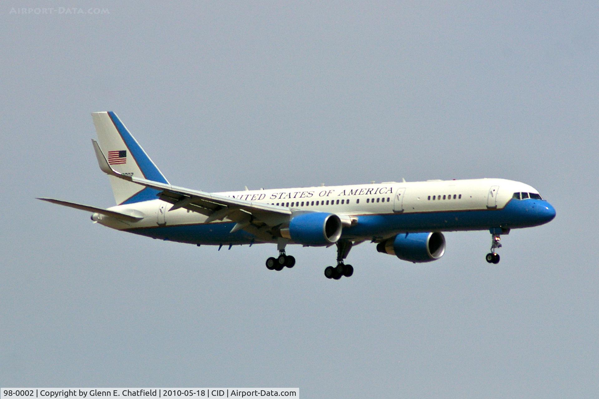 98-0002, 1998 Boeing C-32A (757-200) C/N 29026, Final approach, runway 9.  With VP Biden