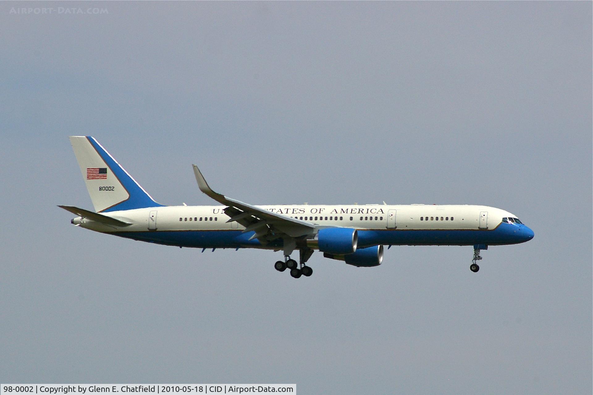 98-0002, 1998 Boeing C-32A (757-200) C/N 29026, Final approach, runway 9.  With VP Biden