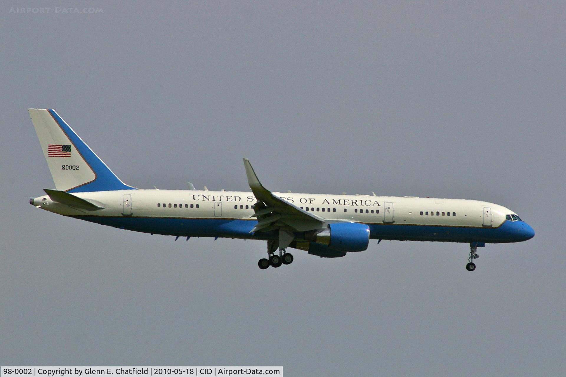 98-0002, 1998 Boeing C-32A (757-200) C/N 29026, Final approach, runway 9.  With VP Biden