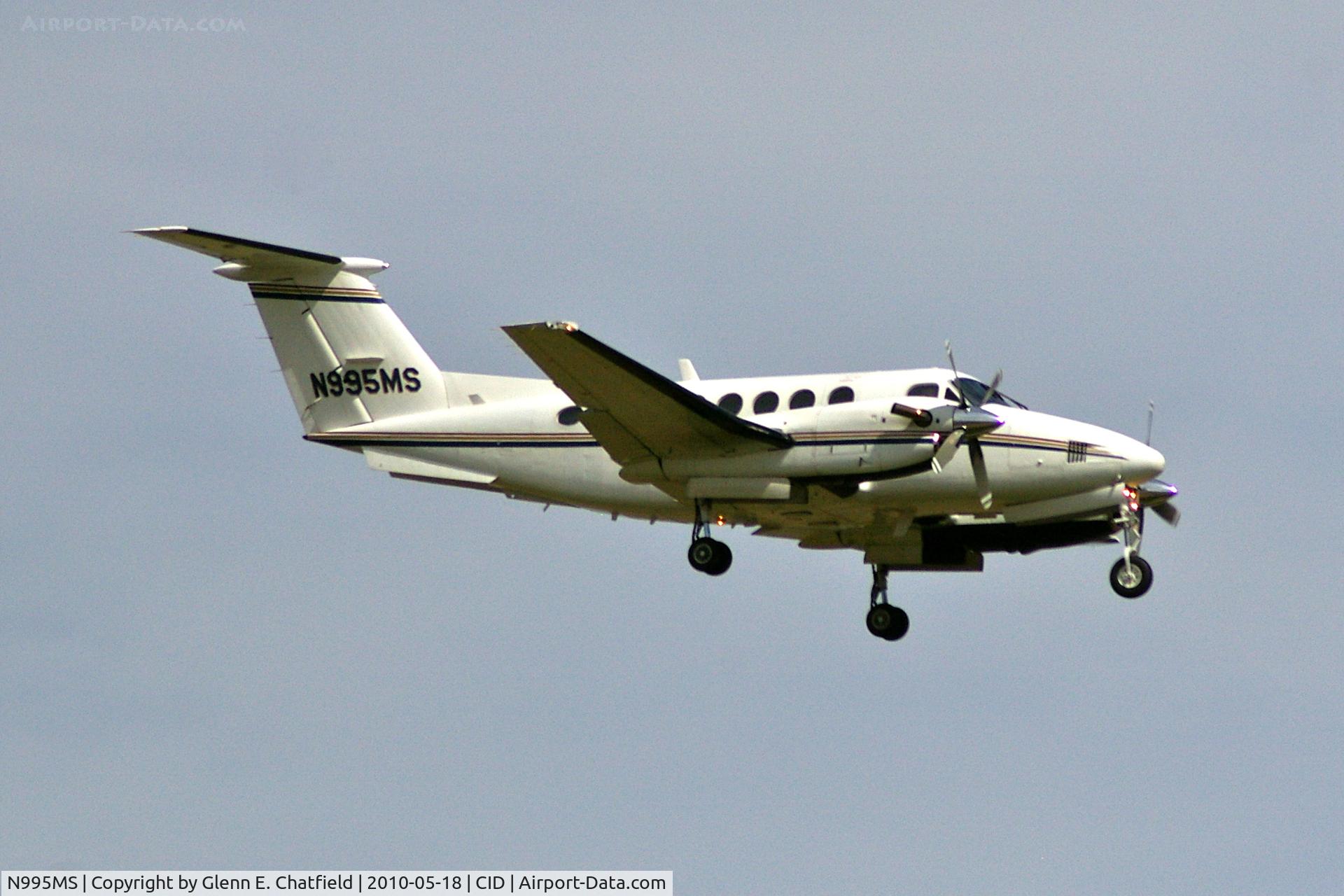 N995MS, 1981 Beech 200 C/N BB-931, Final approach, runway 9.