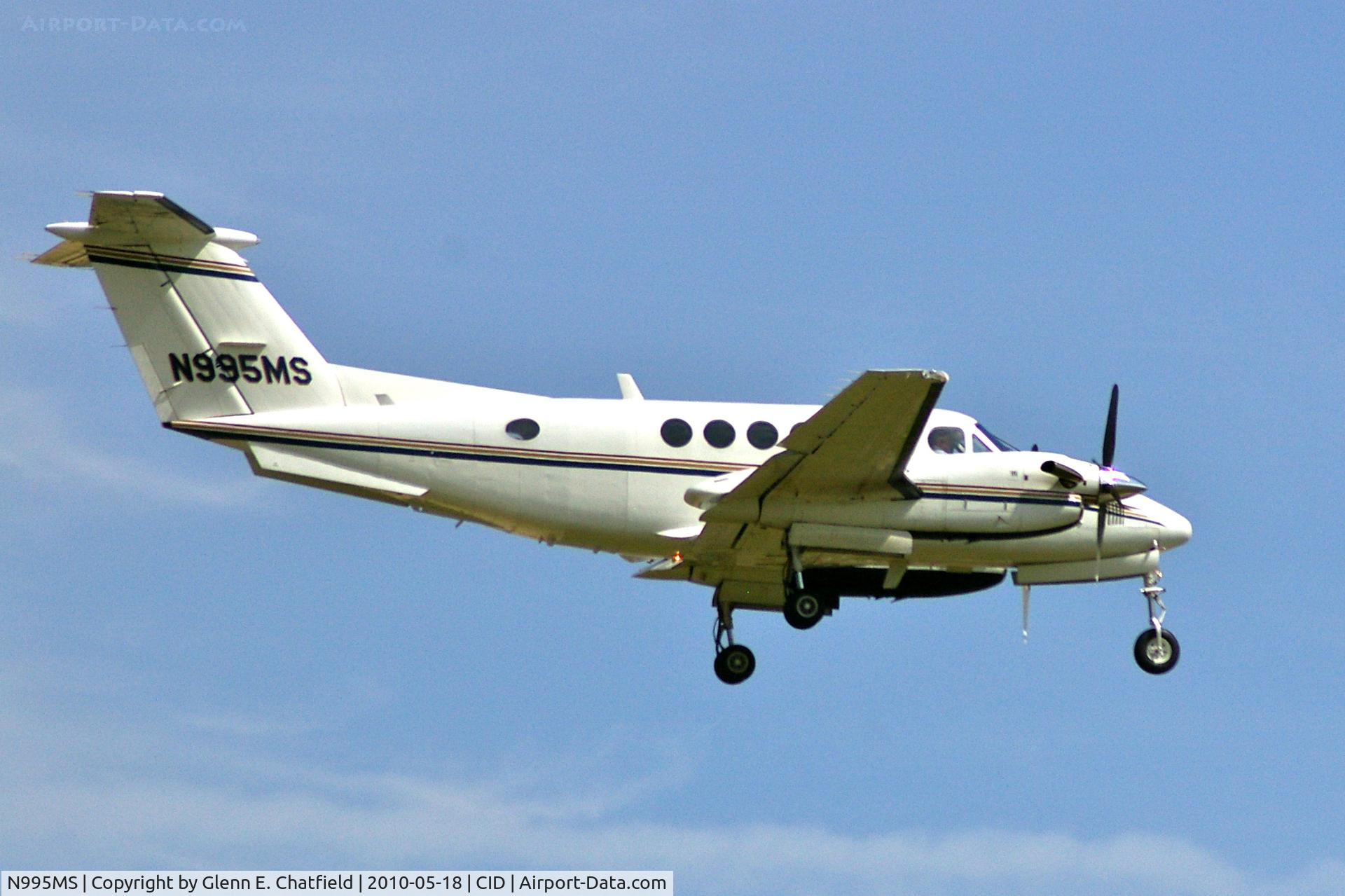 N995MS, 1981 Beech 200 C/N BB-931, Final approach, runway 9.