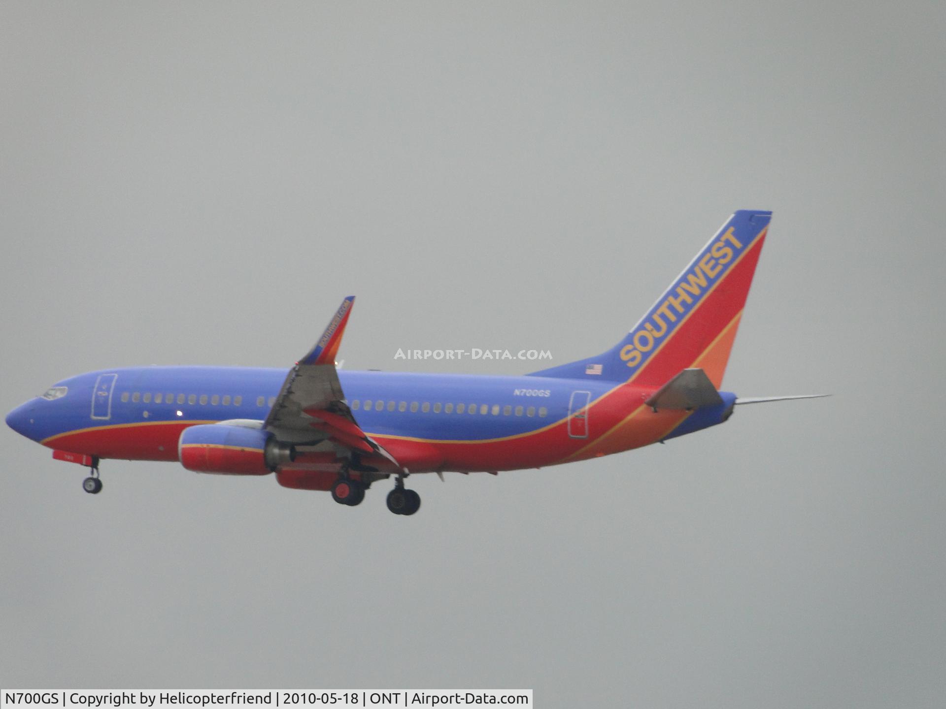N700GS, 1997 Boeing 737-7H4 C/N 27835, Out of the clouds and drizzle for final to Ontario