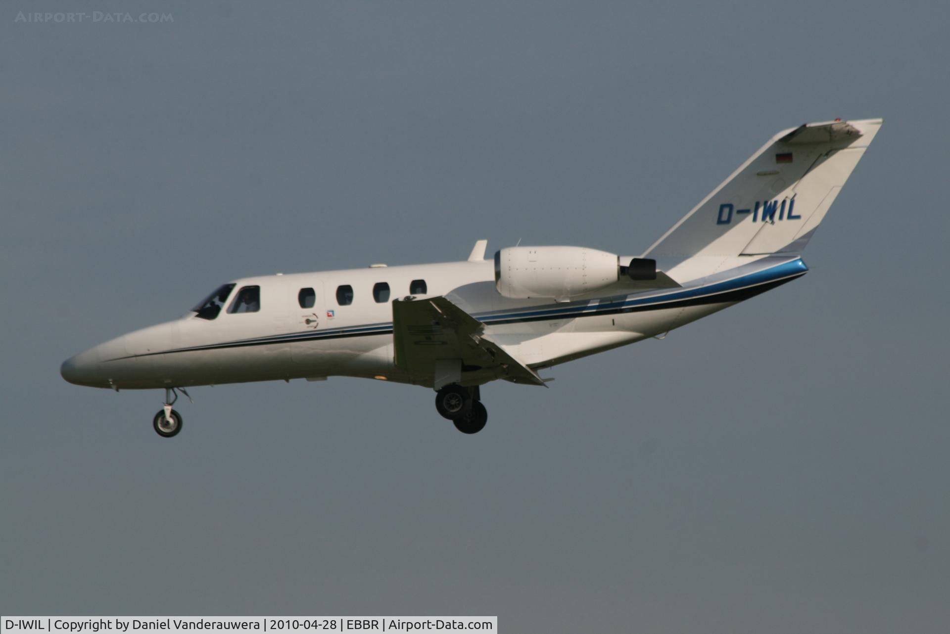 D-IWIL, 1997 Cessna 525 CitationJet C/N 525-0221, Descending to RWY 25L