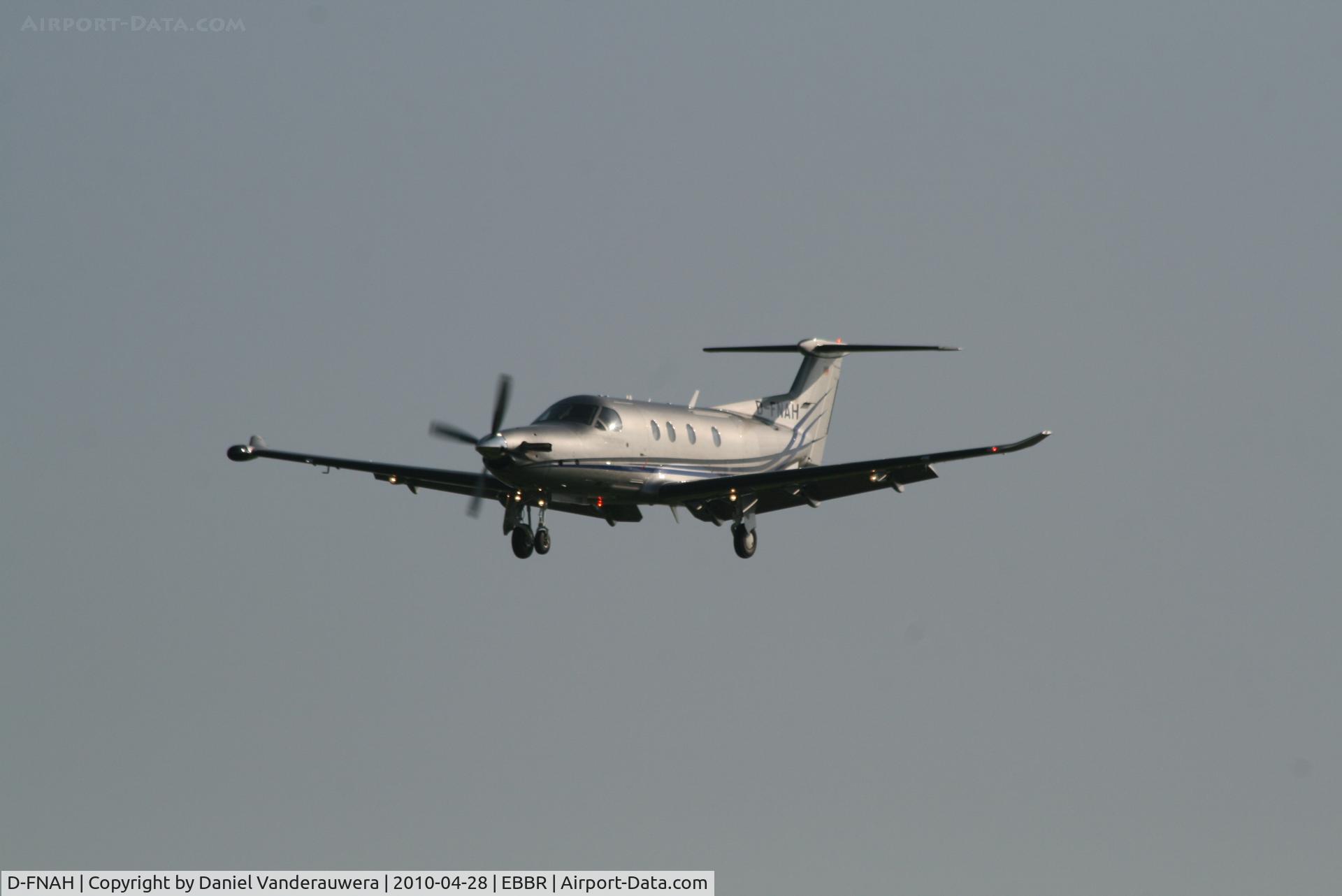 D-FNAH, 2009 Pilatus PC-12/47E C/N 1160, Arrival to RWY 25L