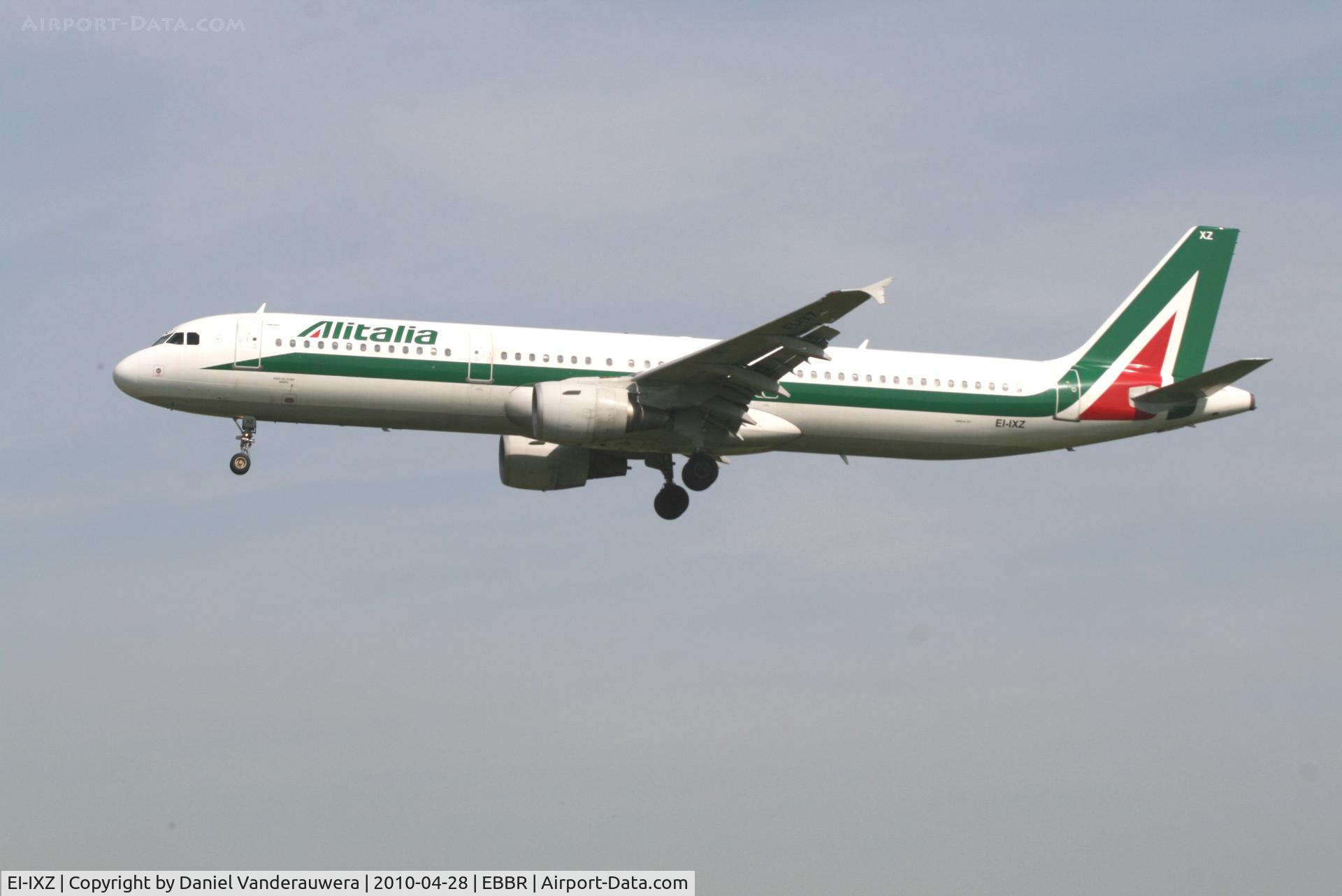 EI-IXZ, 1998 Airbus A321-112 C/N 848, Flight AZ156 is descending to RWY 25L