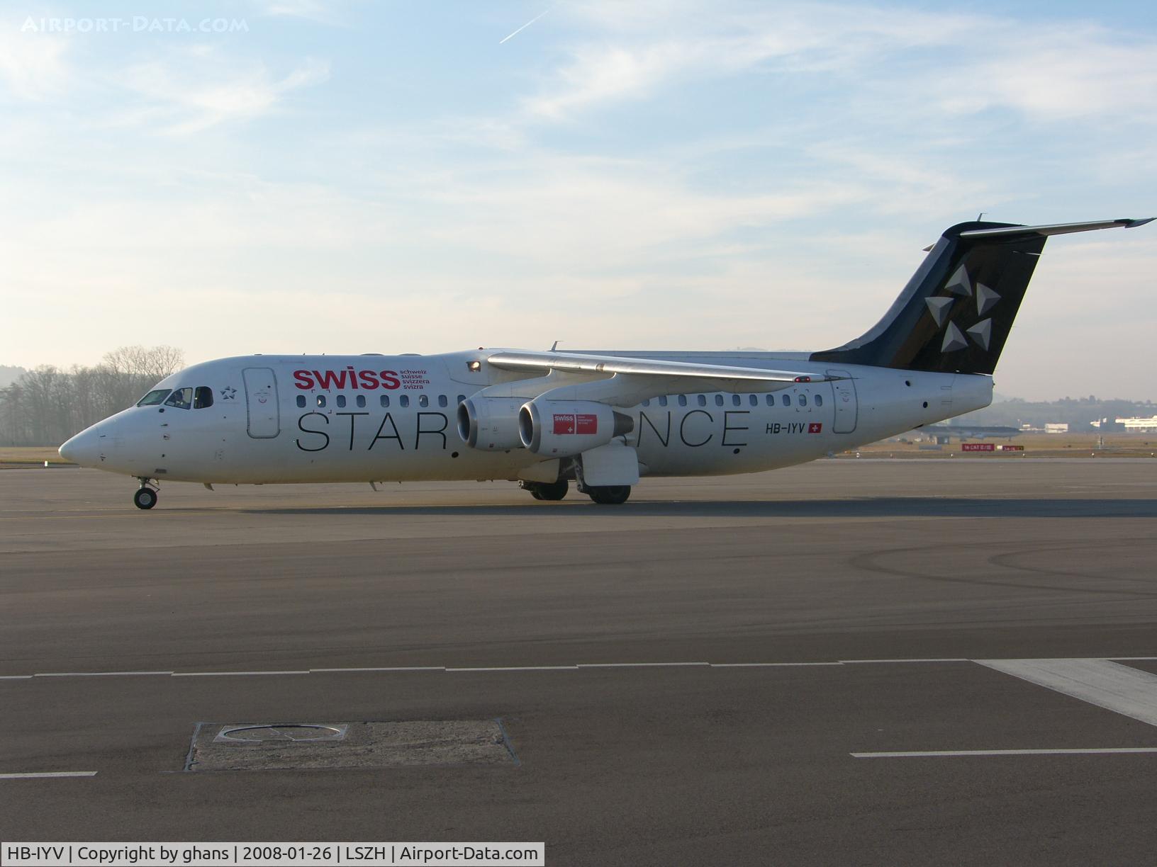 HB-IYV, 2000 British Aerospace Avro 146-RJ100 C/N E3377, Star Alliance colors