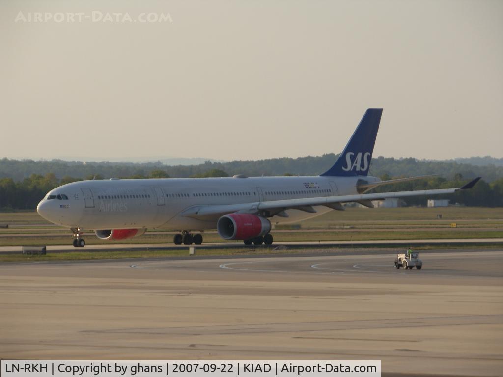 LN-RKH, 2002 Airbus A330-343 C/N 497, Just landed on a flight from Scandinavia